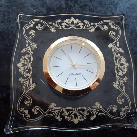 EXQUISITE Noritake Quartz Desk Clock in 4" Lucite Holder. - Picture 1 of 5